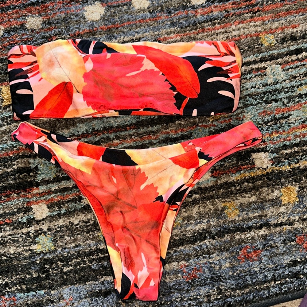Strapless thong bikini